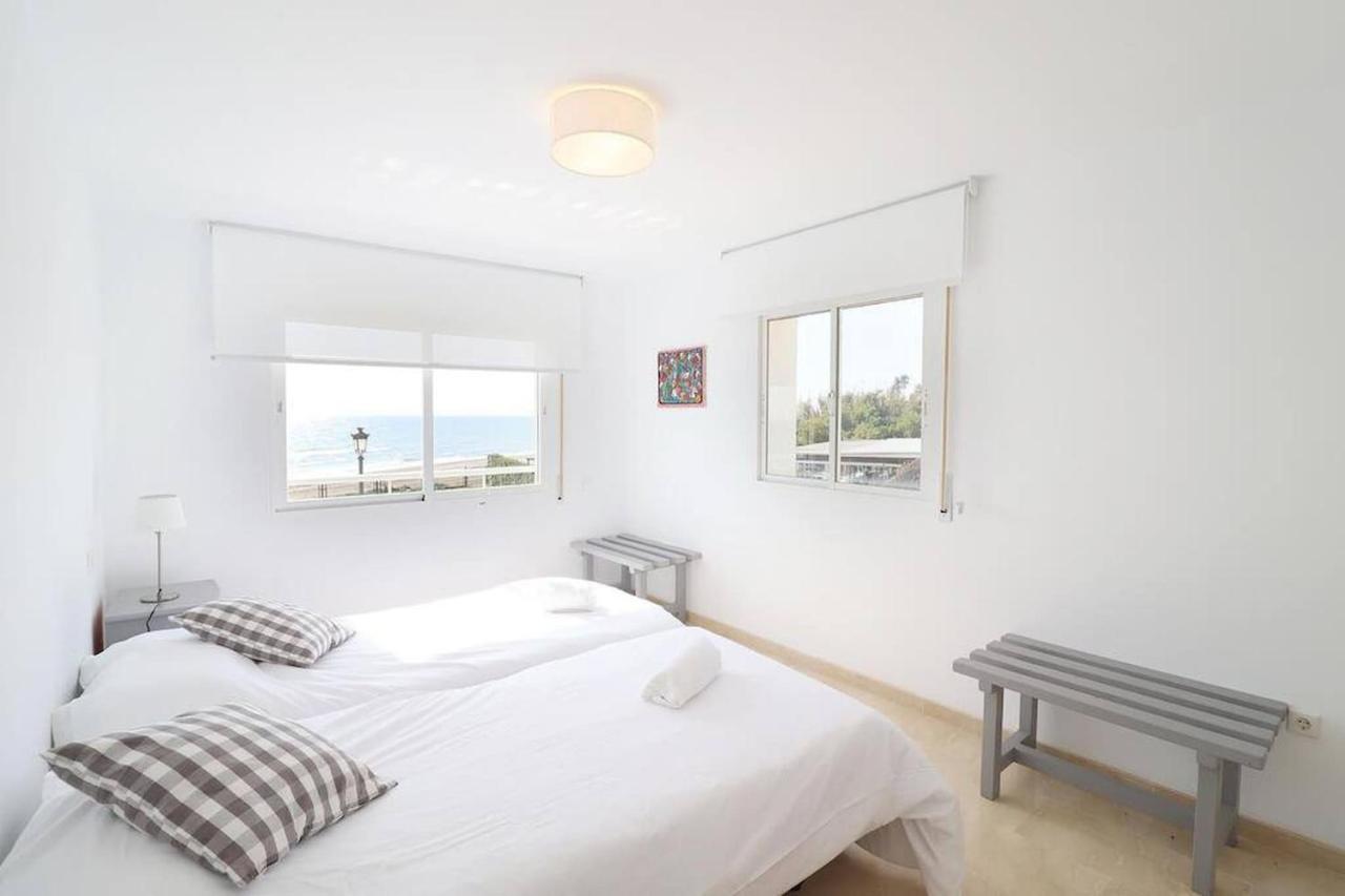 Amazing 3Bedroom Flat With Seafront Views & Pool By Sharingco Marbella Kültér fotó