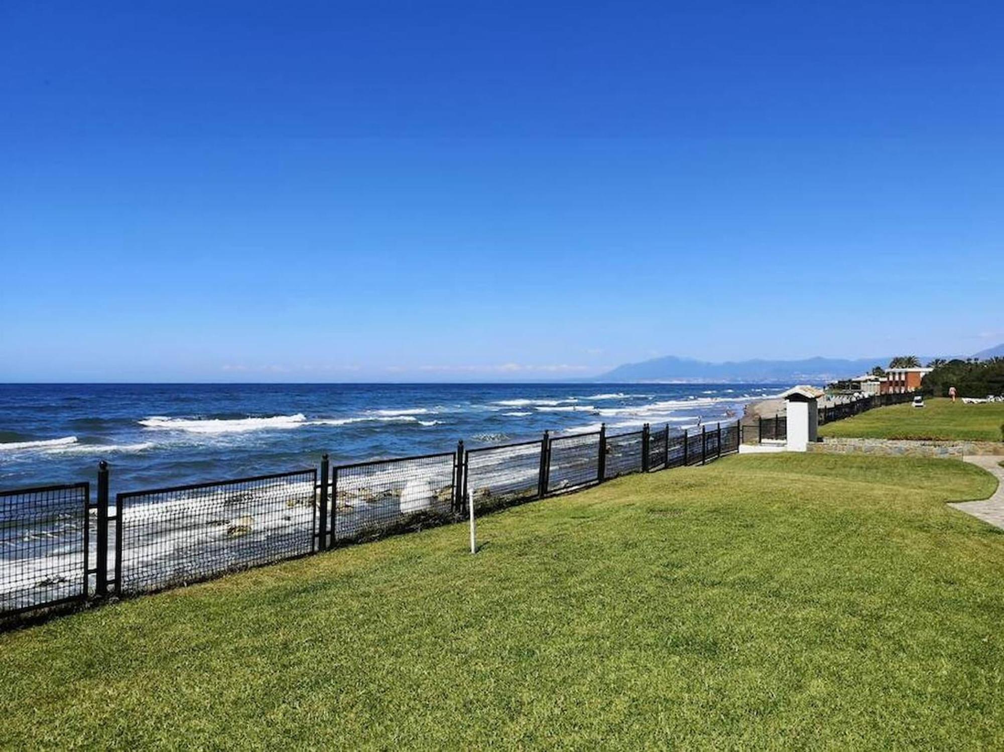 Amazing 3Bedroom Flat With Seafront Views & Pool By Sharingco Marbella Kültér fotó